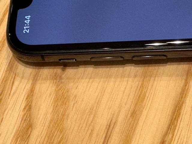 iPhone XS 256GB SIMフリー ＋ Quad Lockセット