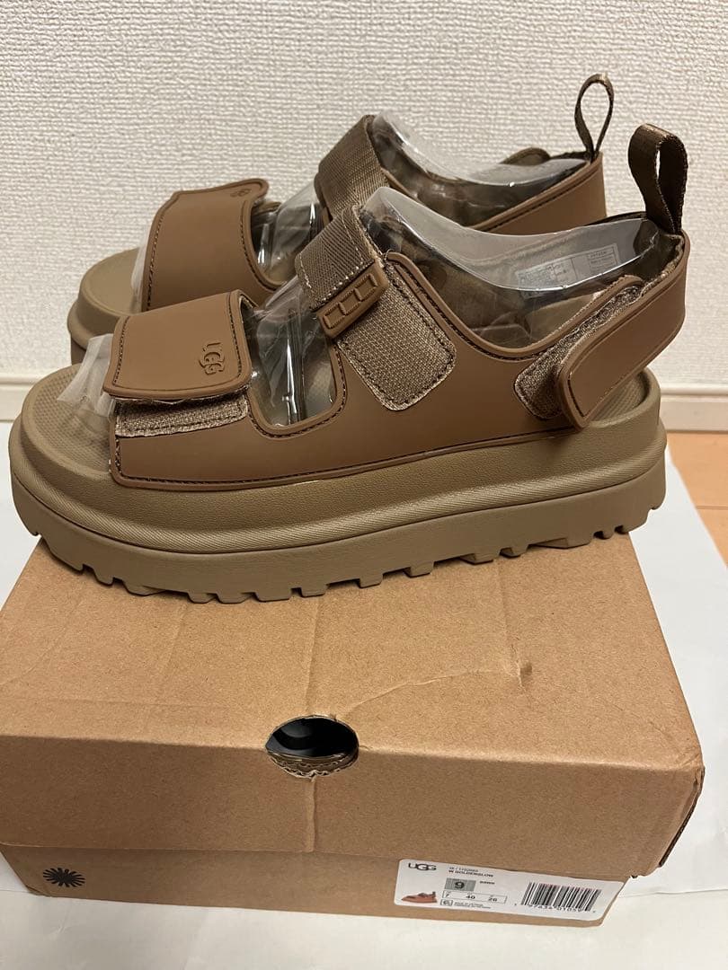 UGG ブラウン 厚底サンダル ベルクロストラップ