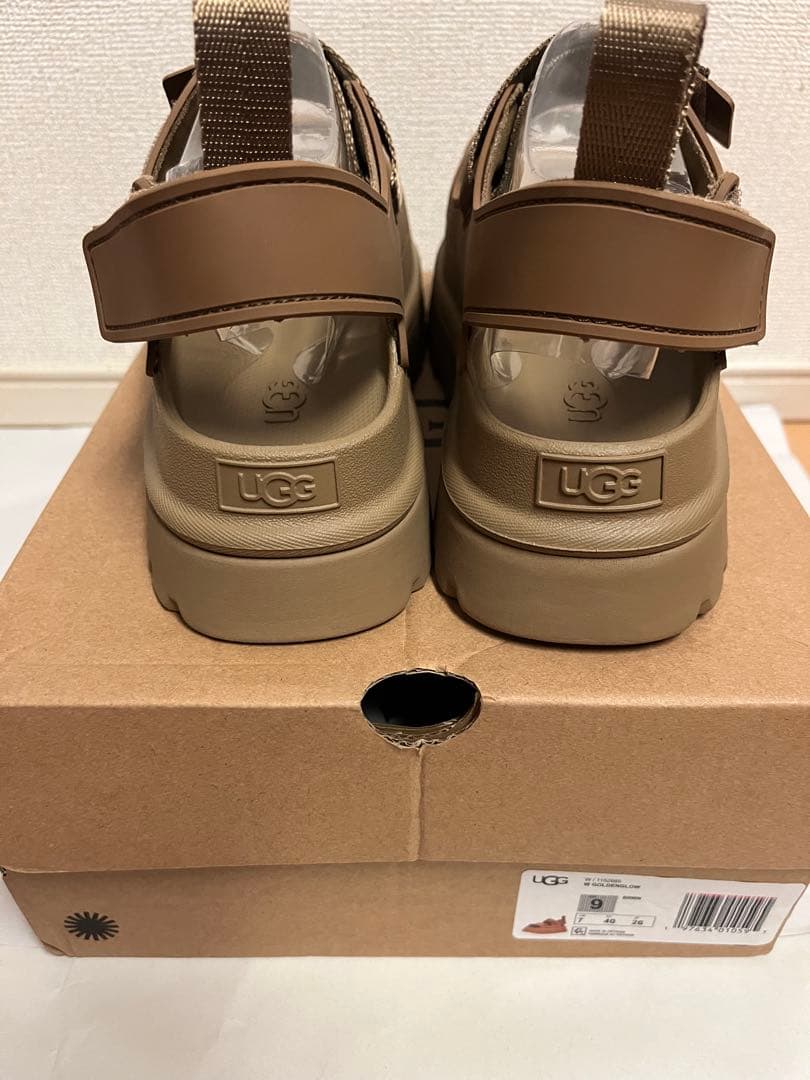 UGG ブラウン 厚底サンダル ベルクロストラップ