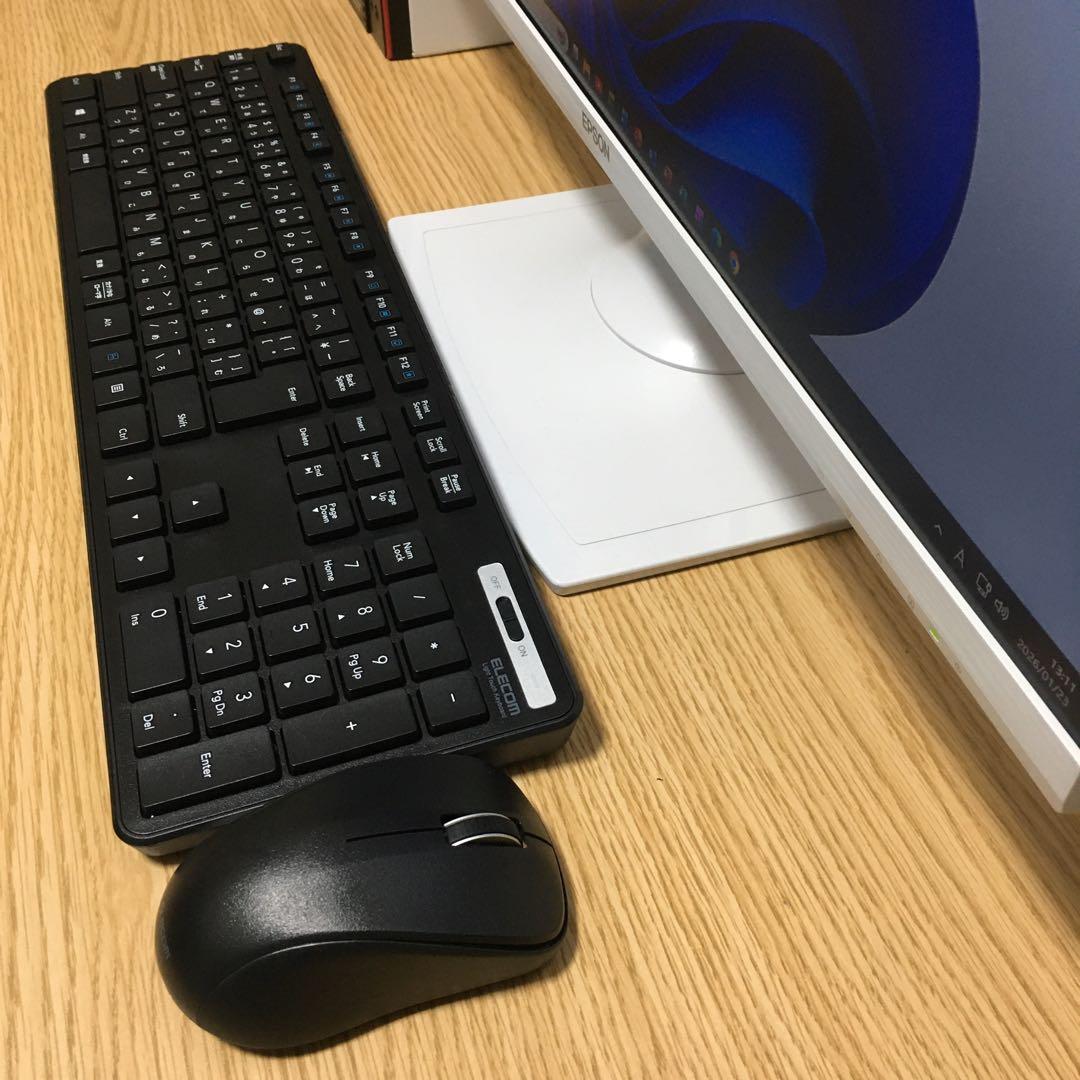 富士通 ESPRIMO Win11 快速i3 8Gメモリ 新品SSD 23.8'