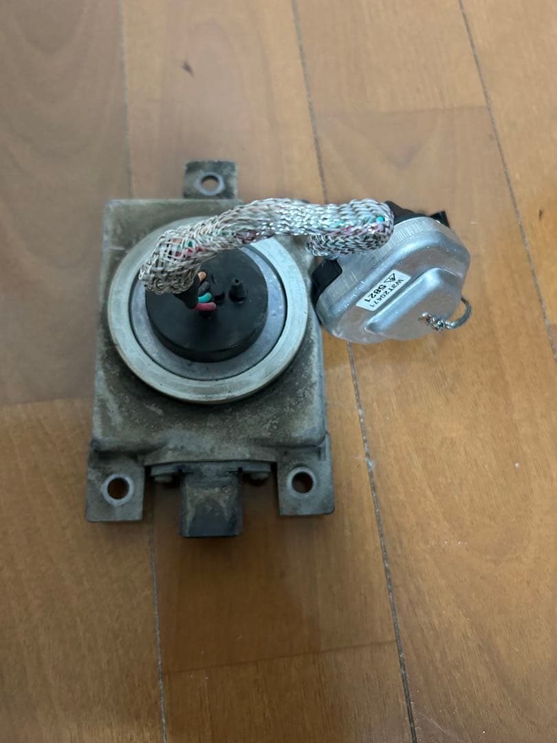 いすゞ純正ヘッドライトバラスト