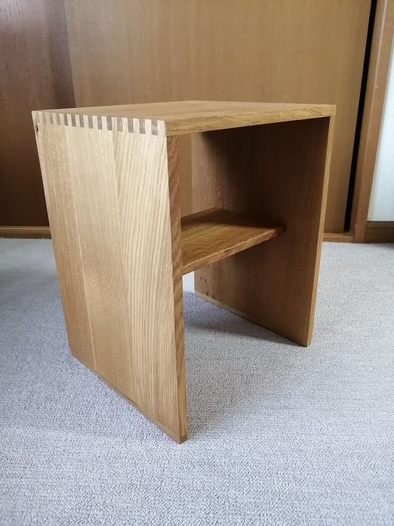 サイド・テーブル、スツール