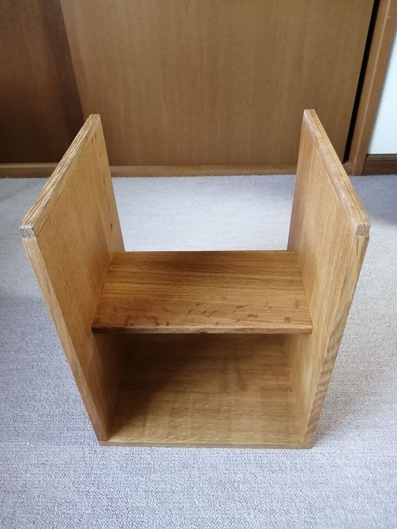 サイド・テーブル、スツール