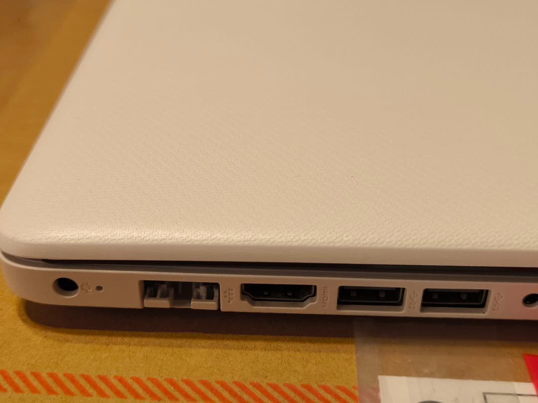 中古美品 HP 9AU46PA-AAAB ノートパソコン 15-da2023TU