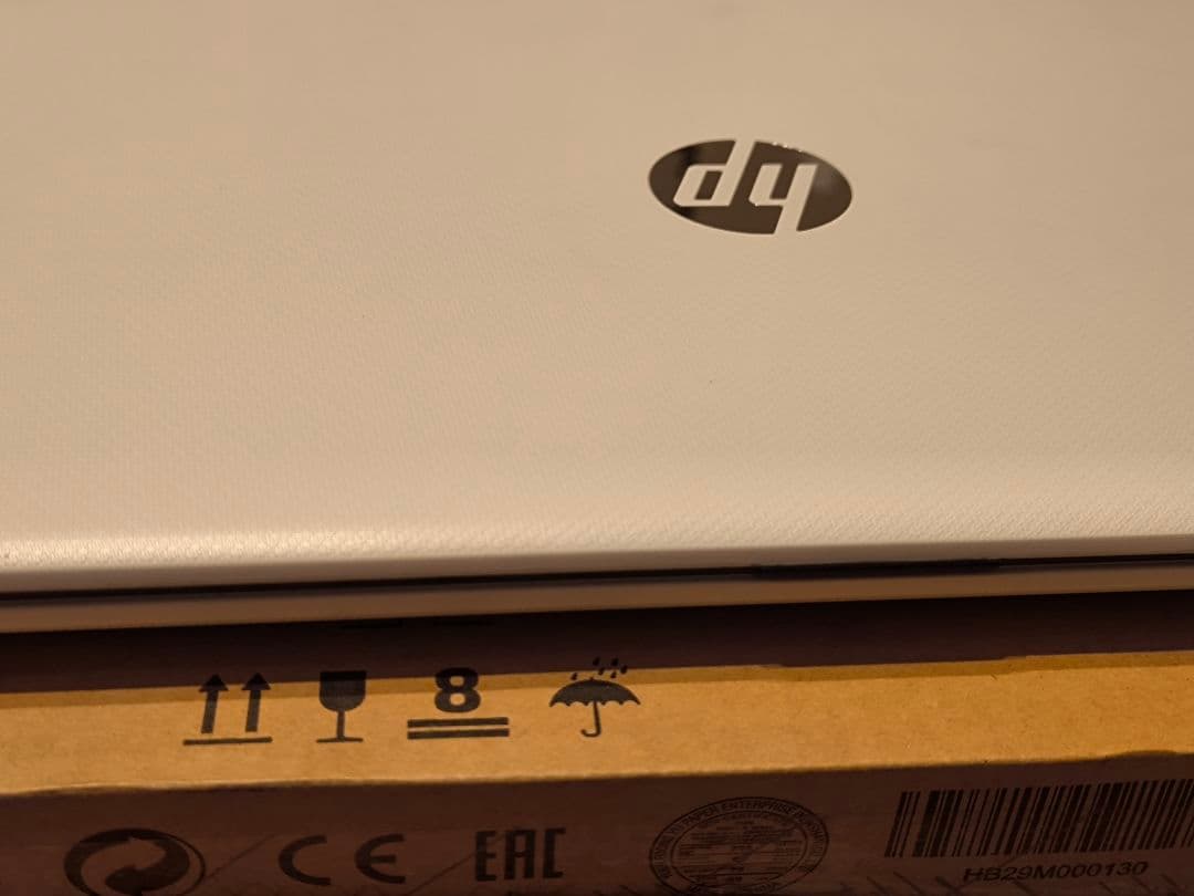 中古美品 HP 9AU46PA-AAAB ノートパソコン 15-da2023TU
