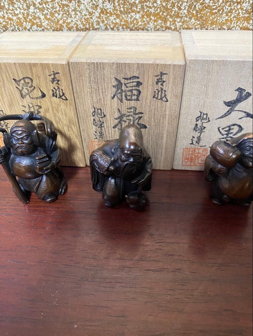 伝統工芸品・高岡銅器の七福神セットです。