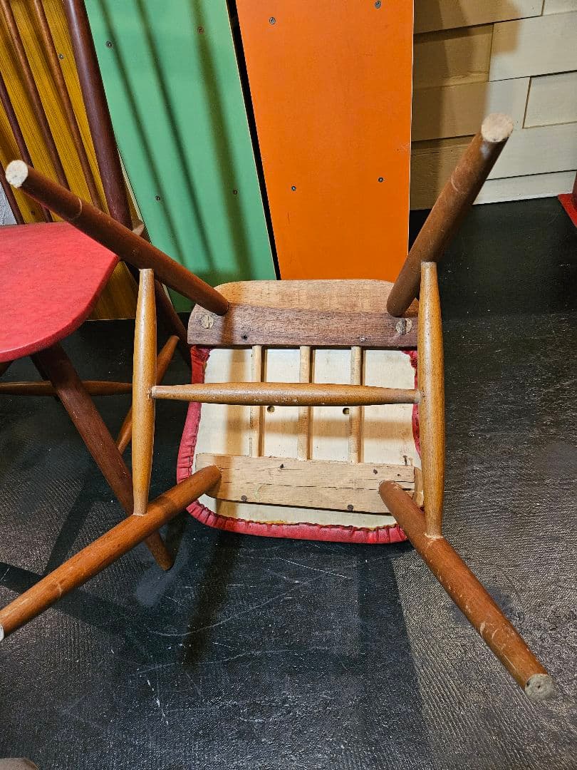 椅子　チェア　赤　木製　ミッドセンチュリー　昭和レトロ　ヴィンテージ　アンティー