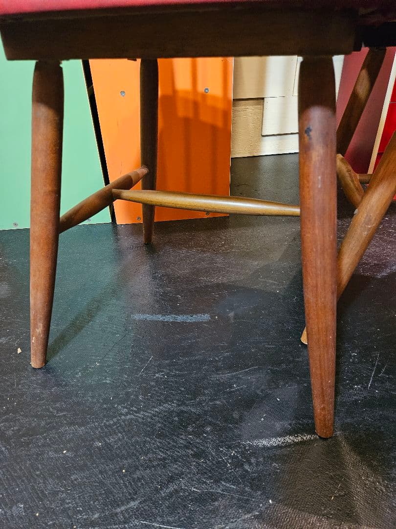 椅子　チェア　赤　木製　ミッドセンチュリー　昭和レトロ　ヴィンテージ　アンティー
