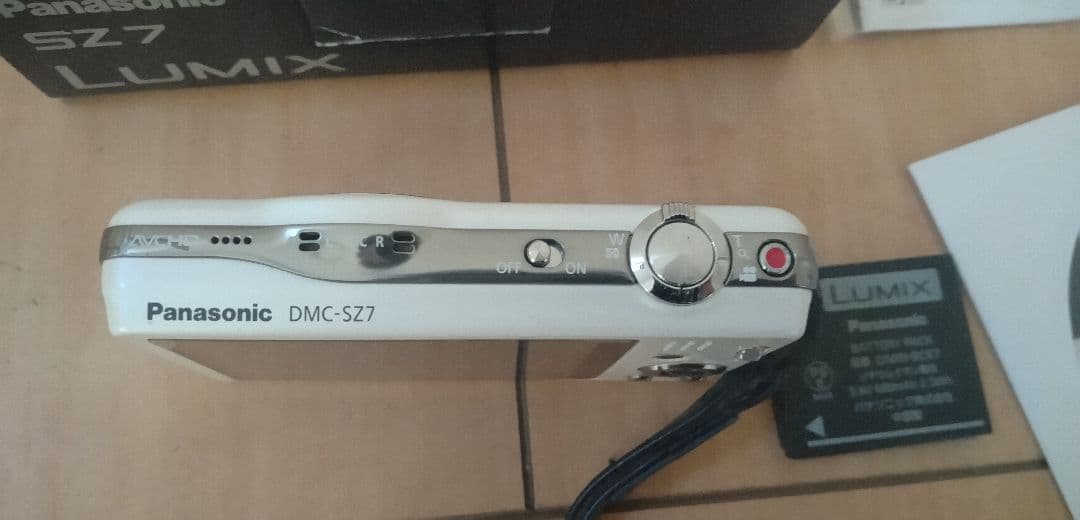 パナソニック　DMC-SZ7　ホワイト　10倍ズーム　デジカメ　箱付き