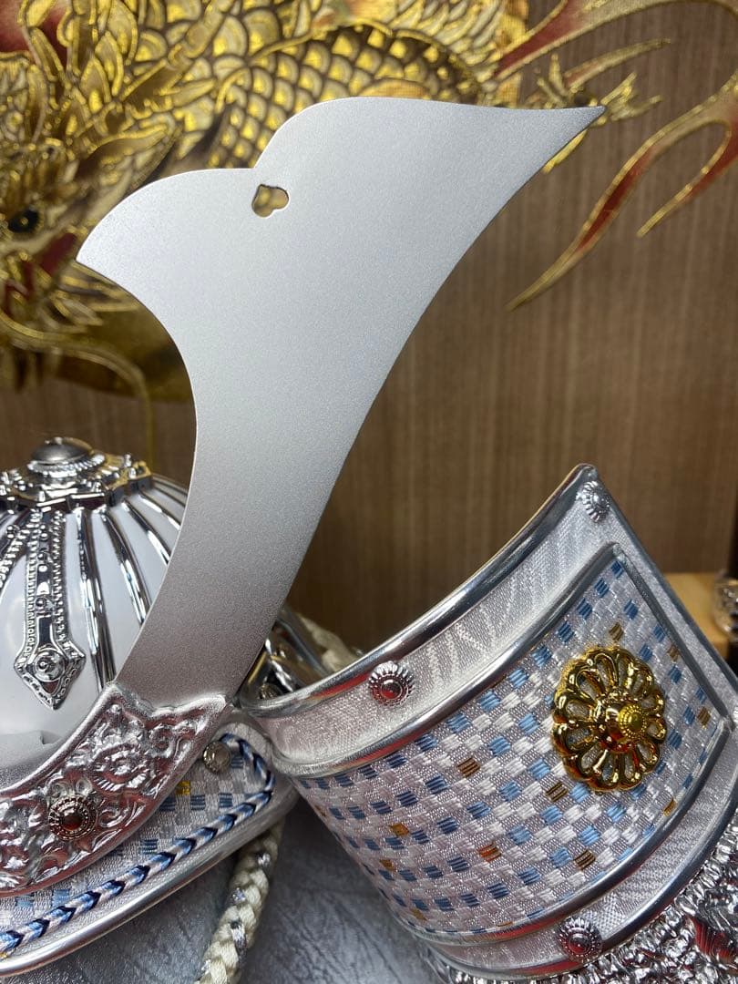 東京久月　五月人形　シルバー兜飾り　白木パノラマクリルケース入