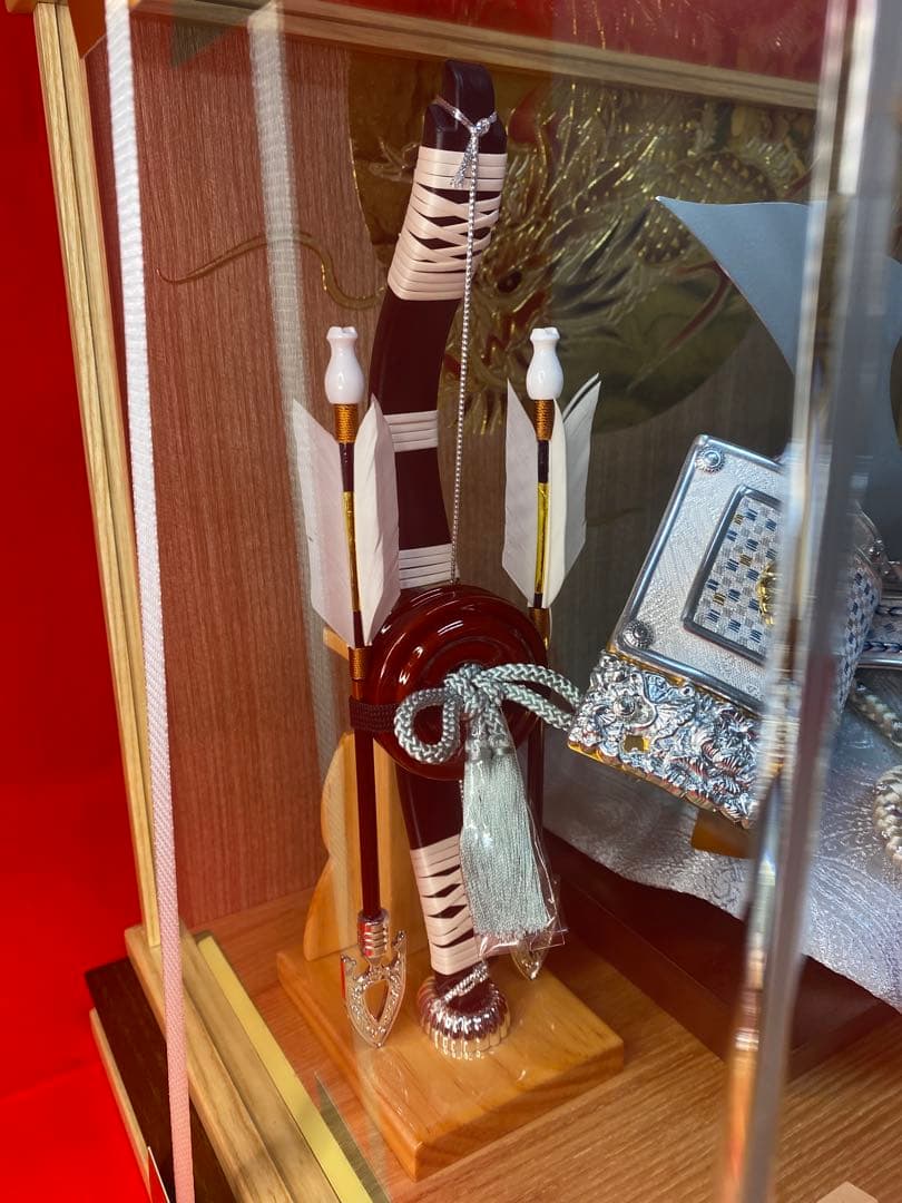 東京久月　五月人形　シルバー兜飾り　白木パノラマクリルケース入