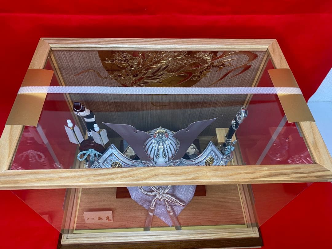 東京久月　五月人形　シルバー兜飾り　白木パノラマクリルケース入