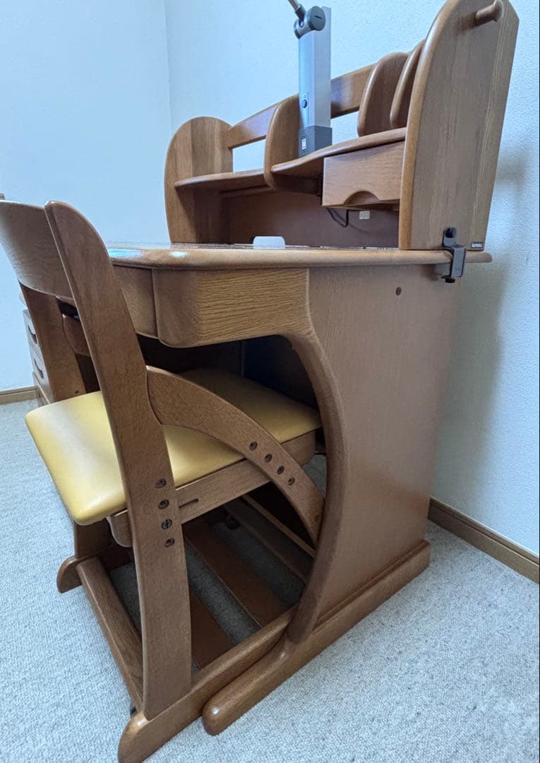 カリモク学習机 ４点セット ２-① 机本体