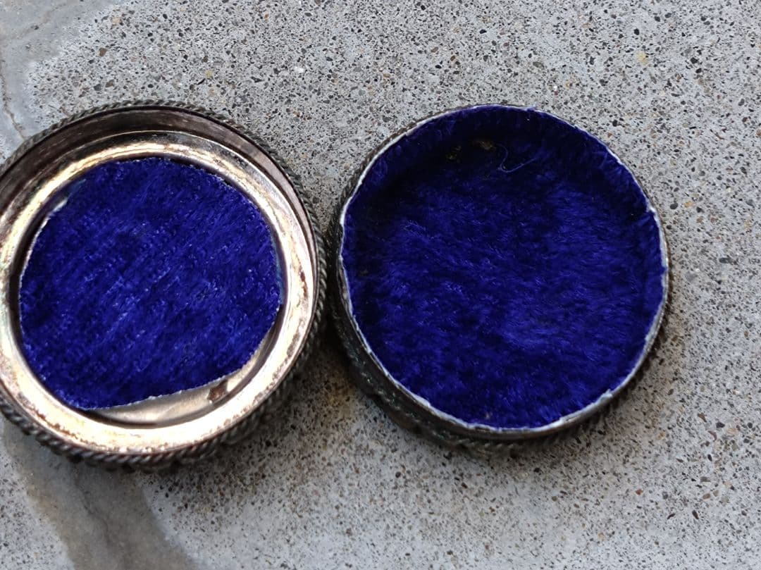 ジグ様　中国ヴィンテージ　少数民族　銀細工　小物入れ　宝箱