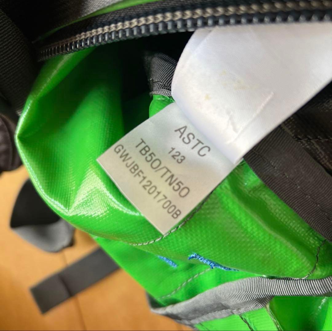 ノースフェイス　ボストンバッグ　スポーツバック　リュック　ロゴ入り　旅行　大容量