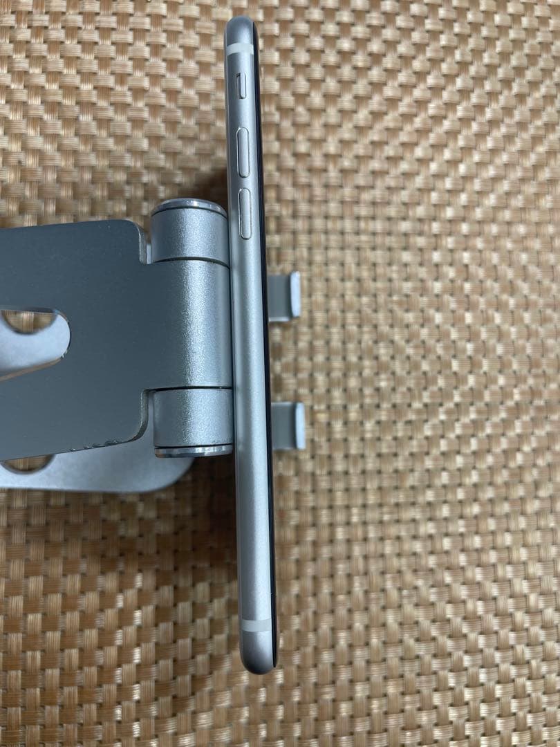 iPhone SE 第3世代 128 GB スターライトSIMフリー【0413】