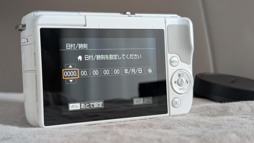 【美品】Canon EOS M10 ホワイト レンズ付き