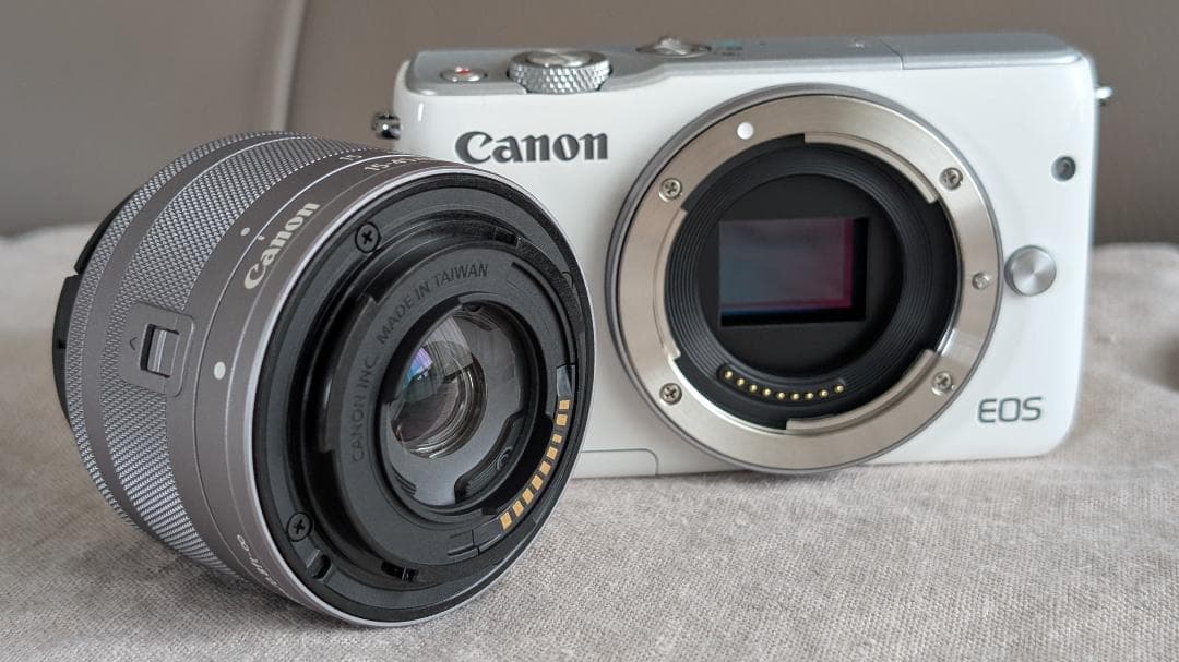 【美品】Canon EOS M10 ホワイト レンズ付き