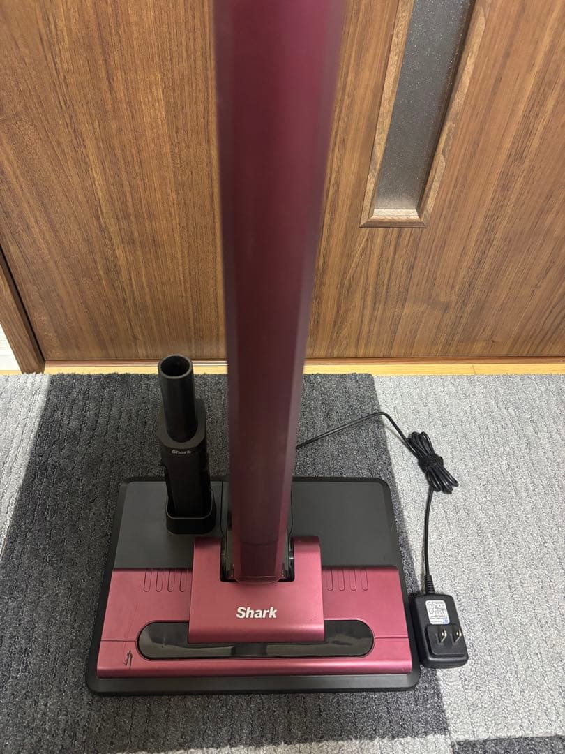 Shark シャーク コードレススティック掃除機 ルビーレッドCS200JRD