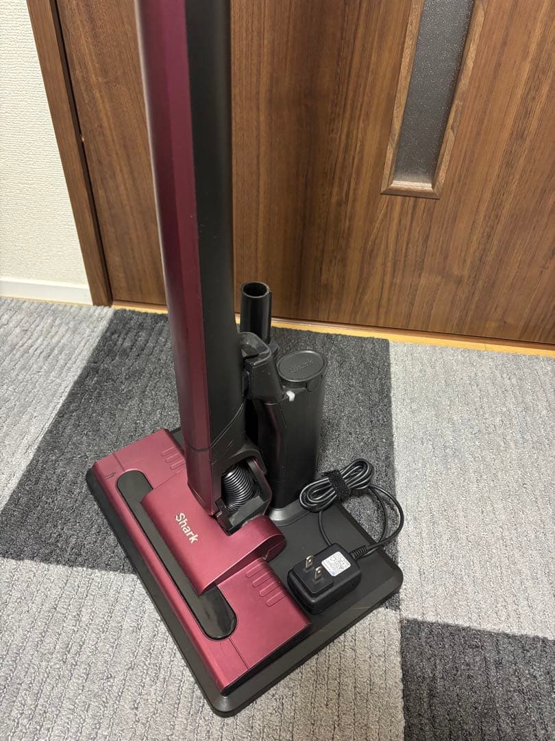 Shark シャーク コードレススティック掃除機 ルビーレッドCS200JRD