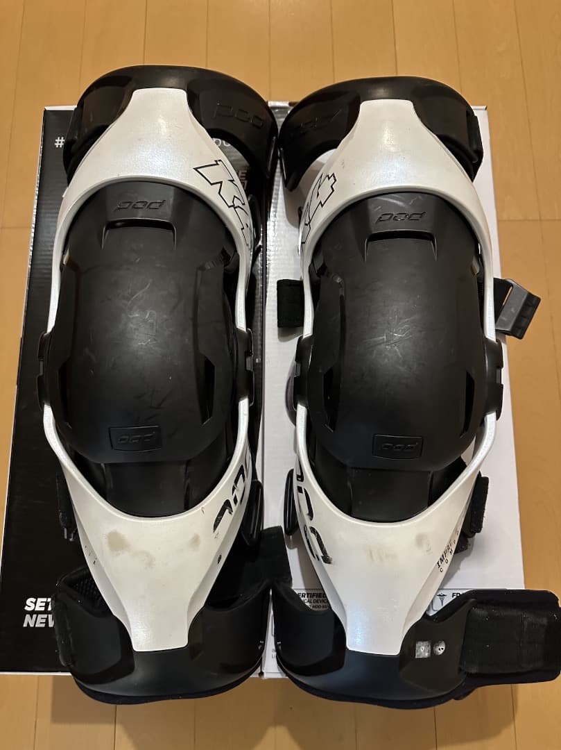 k*i様 【付属品付き】pod モトクロスニーブレース　xs/s 白　中古