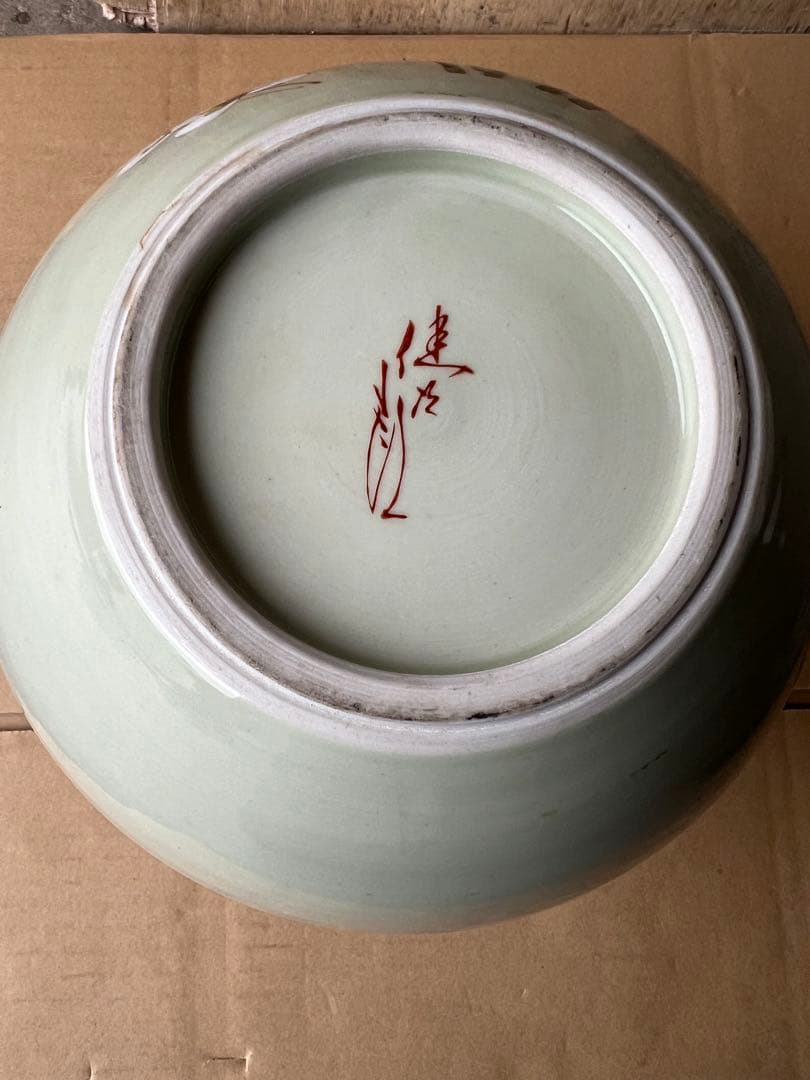 花と鳥の絵柄の陶器花瓶