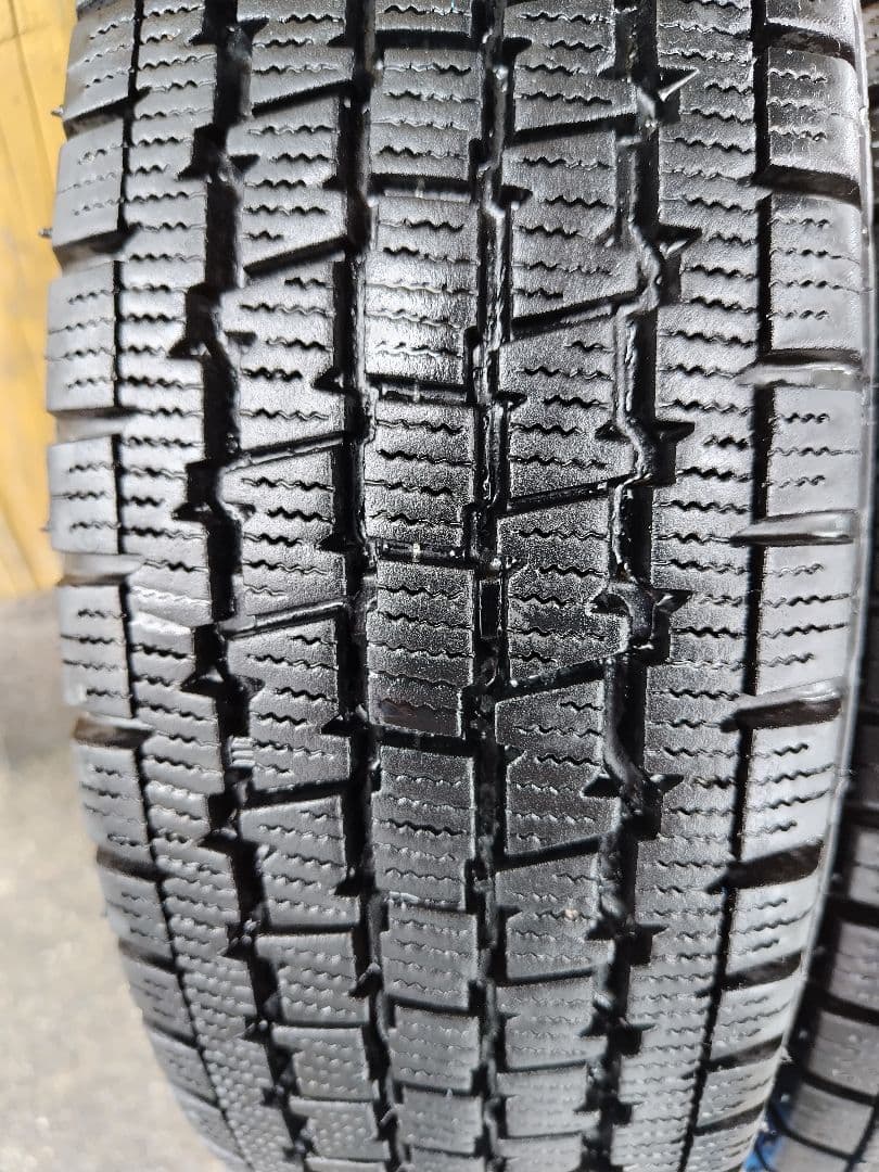 Ⓑ145R12・LT【1/2】軽トラ用スタッドレス・鉄ホイール付、２本分割