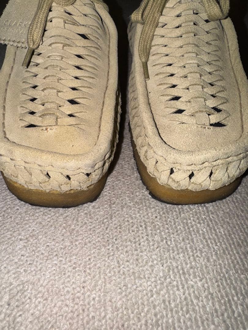 靴 clarks supreme wallabee