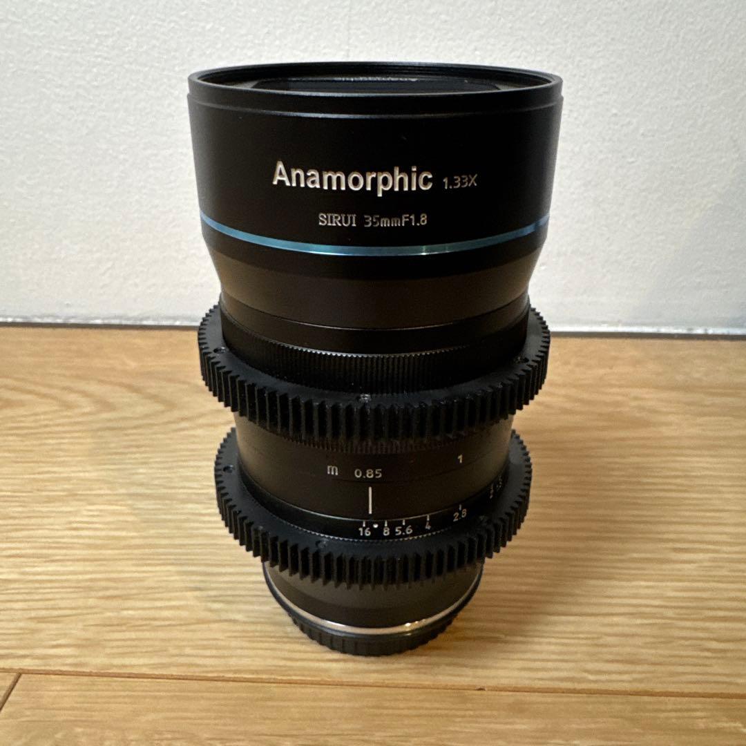 SIRUI 35mm F1.8 Anamorphic 1.33xレンズ