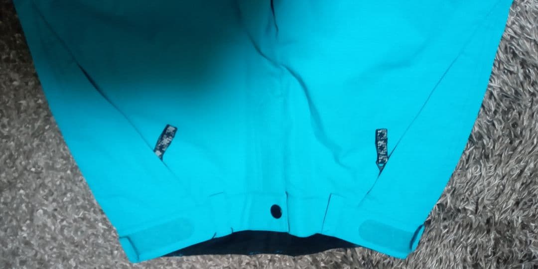 オニール　アクア　ターコイズ スノーボードパンツ 女性用　60 新品　タグ付