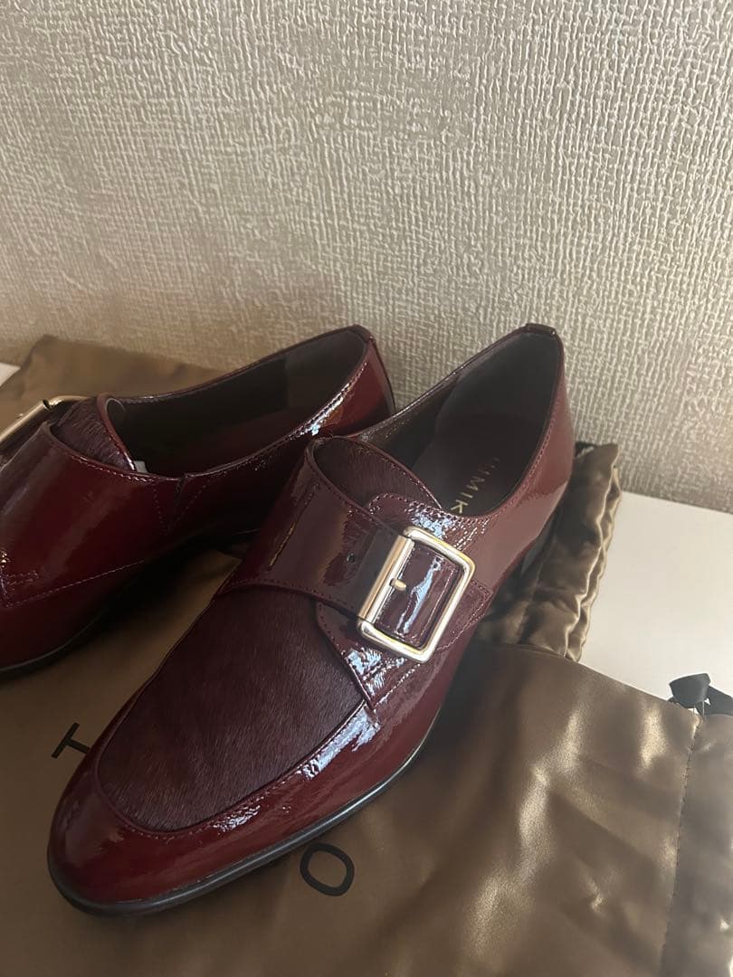 ケイ　新品未使用★卑弥呼（ヒミコ）エナメルバックル付きローファー24.5