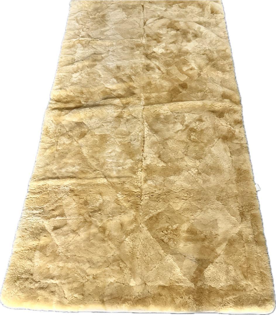 本毛皮　ムートンシーツ　ベージュ ファー ラグ 約200cm x 100cm