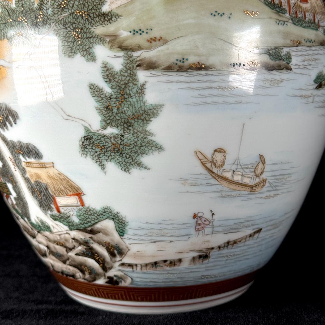九谷焼　錦山窯　金彩色絵楼閣山水風景図壺　高さ20.5cm