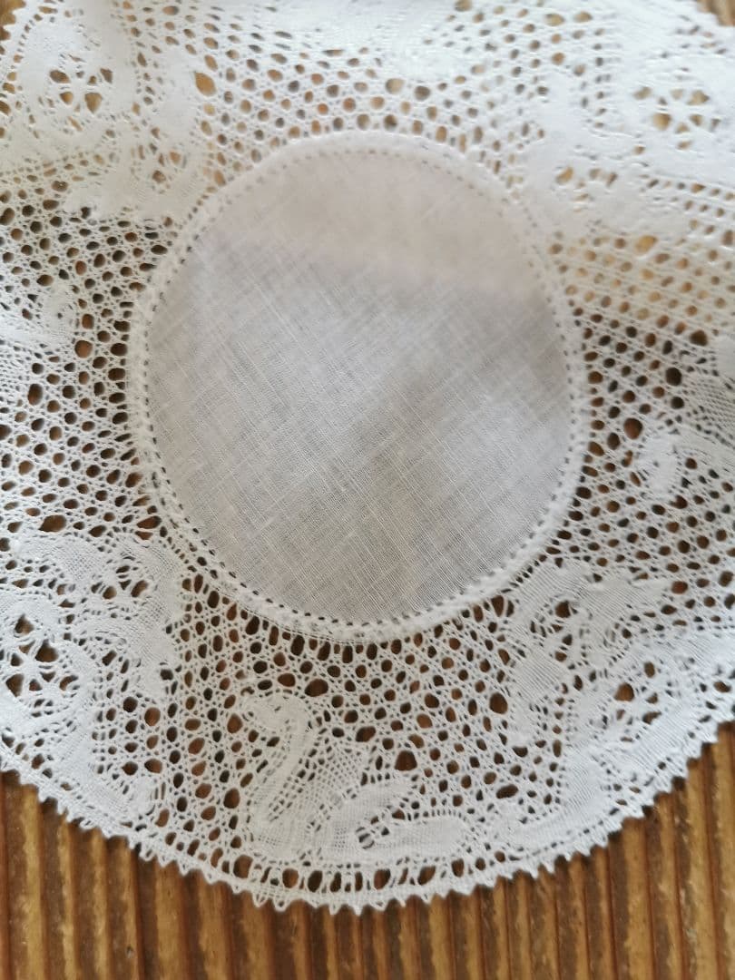 アンティーク ベルギー 透かしボビン編みレースドイリー 4羽の白鳥 フランダース
