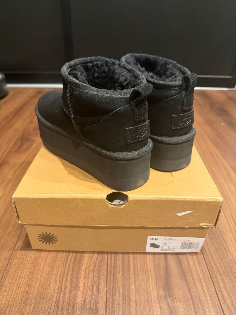 24 新品 UGG ムートンブーツ BLACK 黒