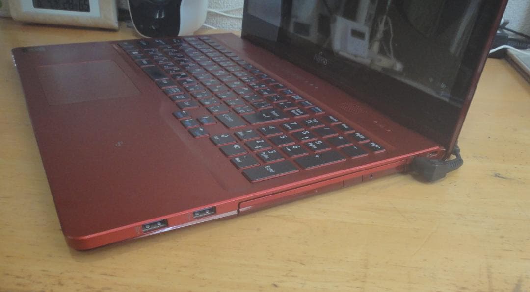 富士通 15.6インチ ノートPC レッド
