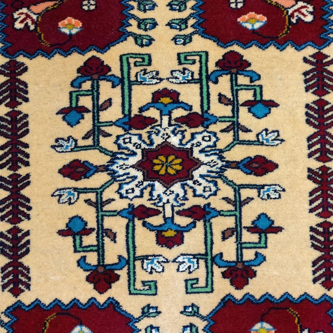 ペルシャ絨毯 新品 192x135 手織り クルド・ グーチャン産 persia