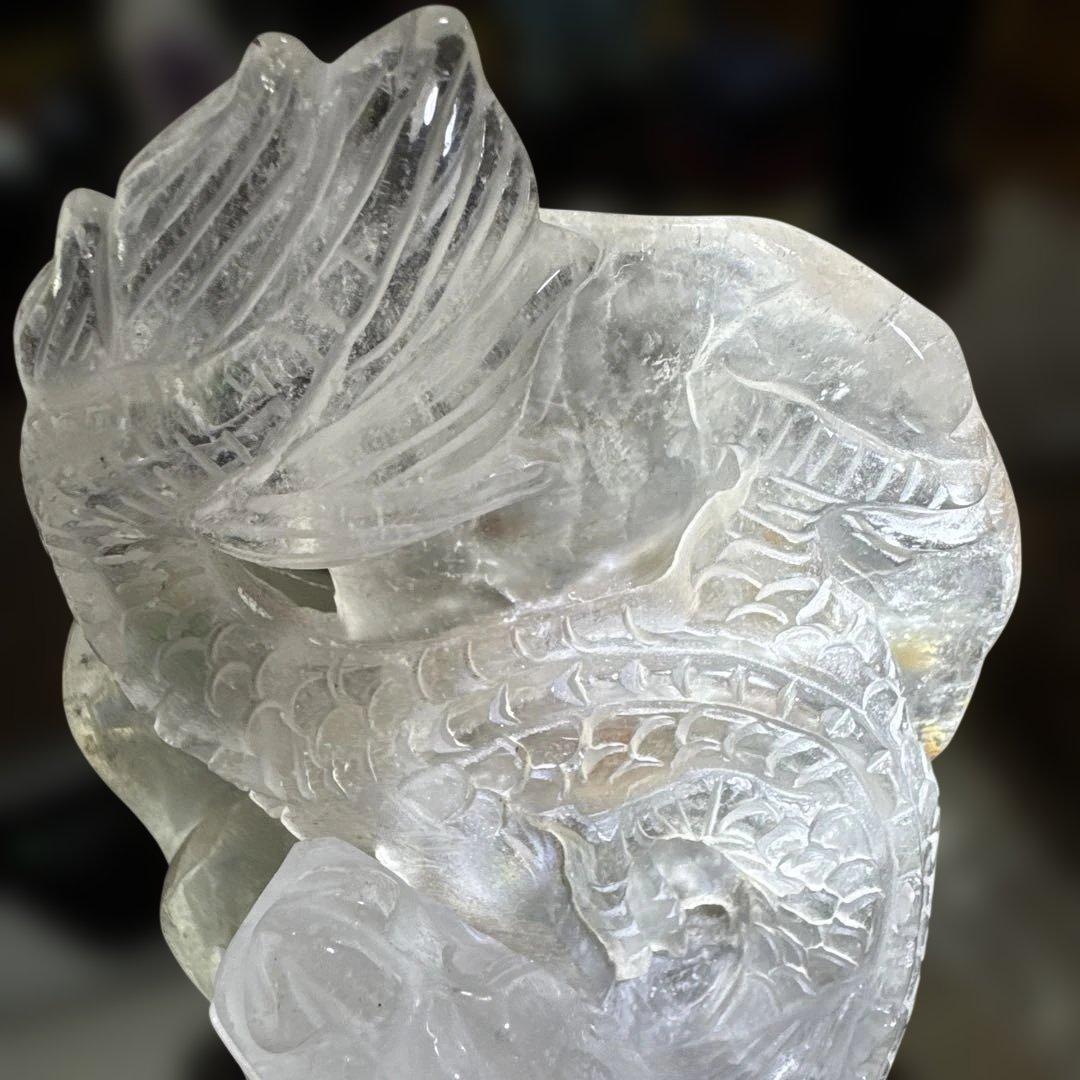 お値打ち　水晶　龍彫　ライモナイト他共生　台座付