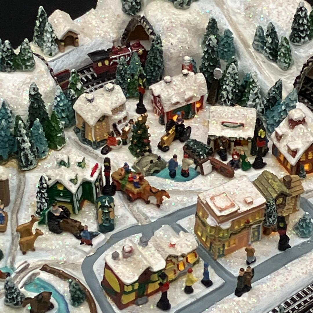 トーマスキンケード　雪景色　村のクリスマス列車　ミニチュア　ジオラマ　ライト