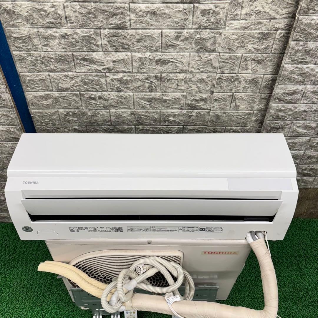 642 東芝　最新ルームエアコン　極美品　容量2.2kw 6畳〜8畳向け