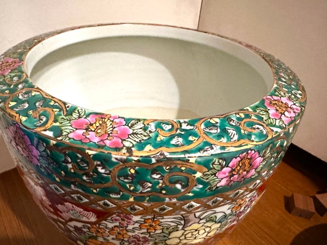 伊万里焼 多色花柄陶器製火鉢