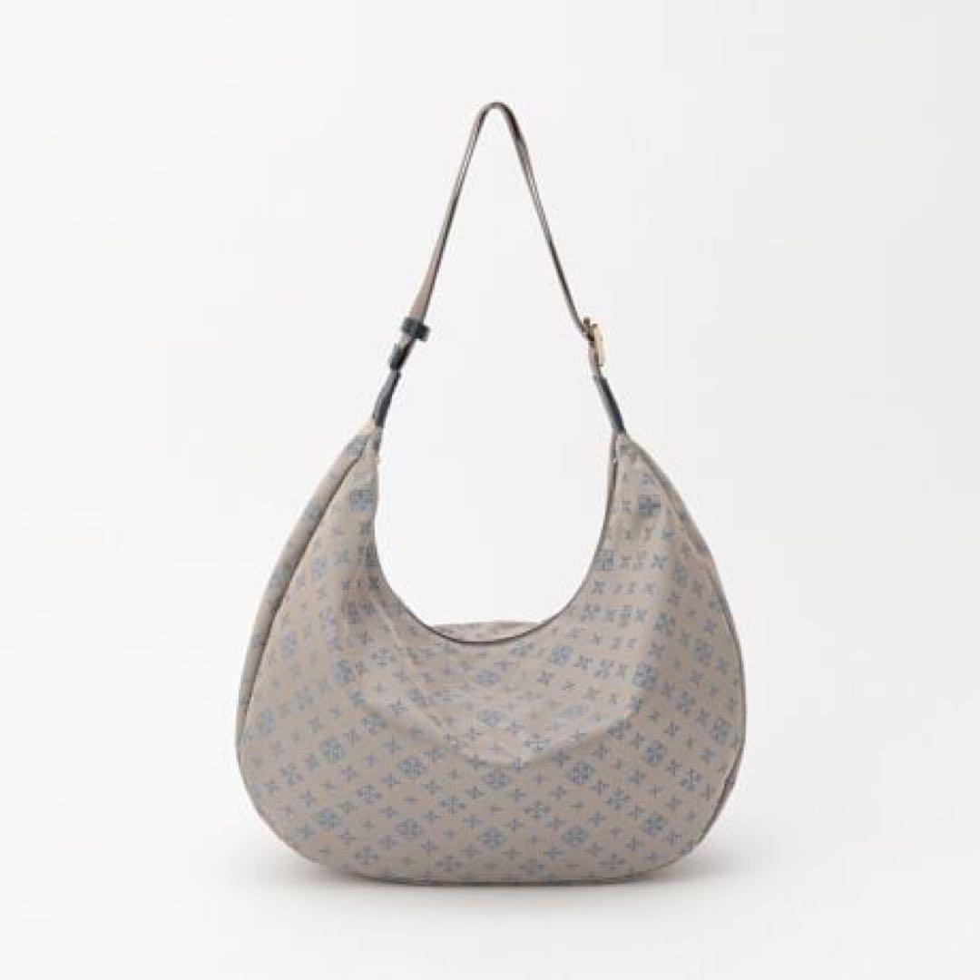 ほぼ未使用ラシット A4入るラウンドビッグショルダーバッグ　金具ゴールド