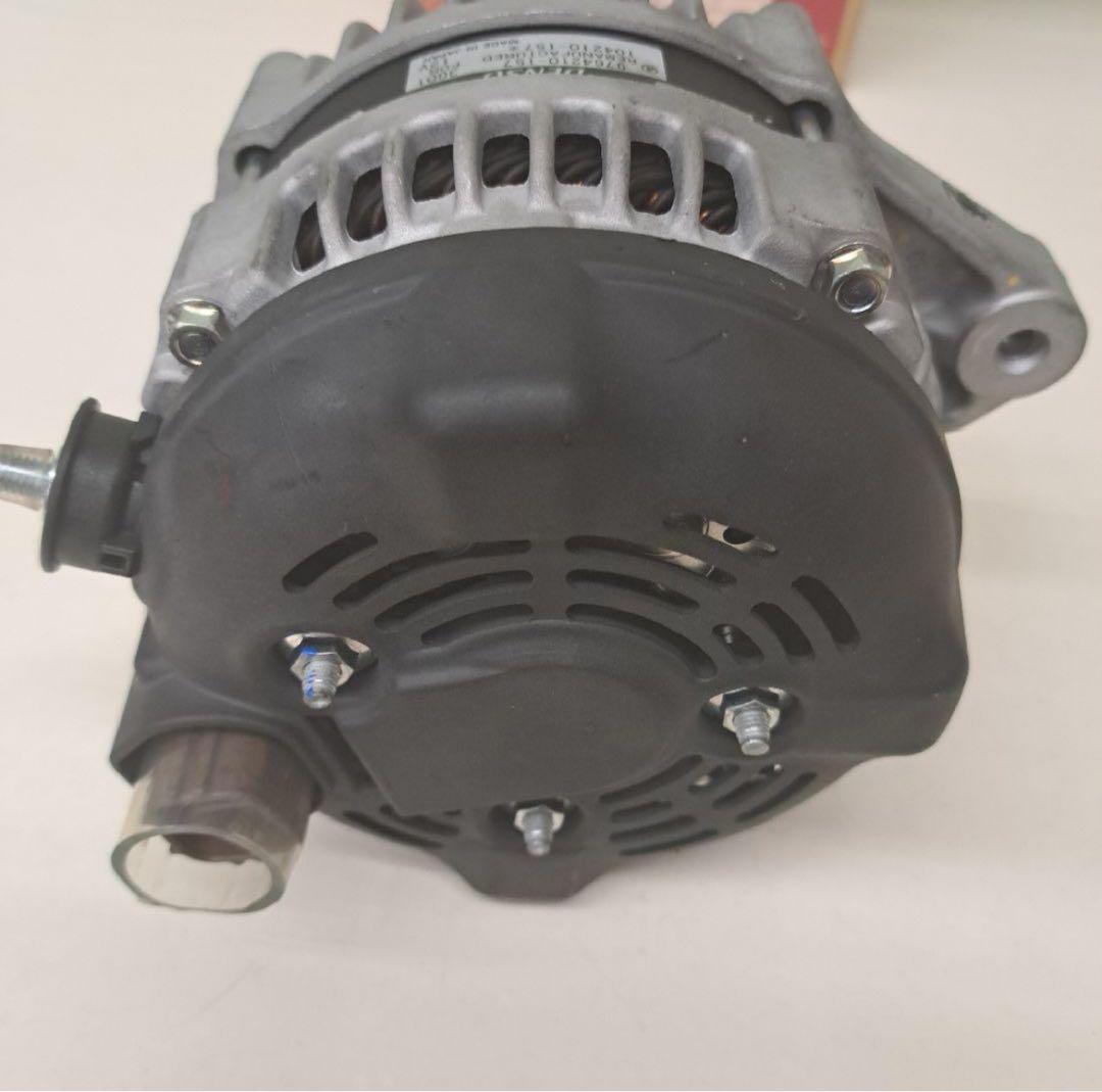 ハイエース　オルタネーター DENSO KDH201V　KDH206V ダイナモ