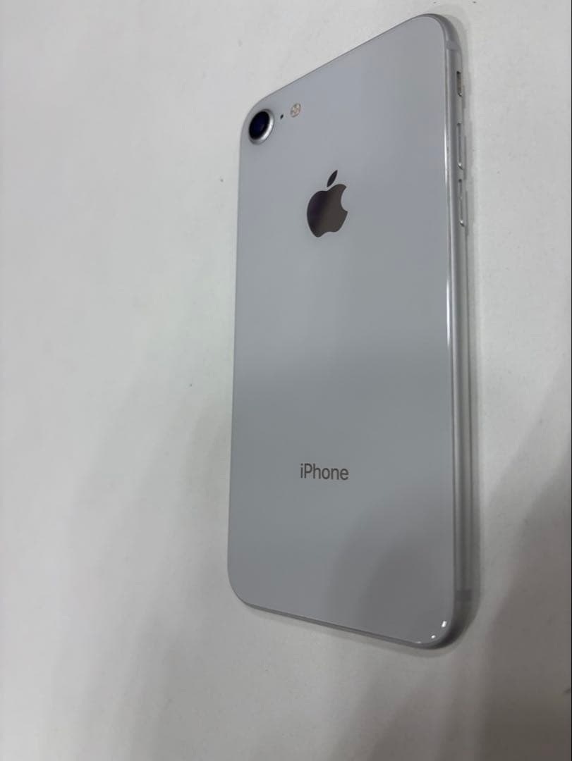 iPhone 8 本体 64GB