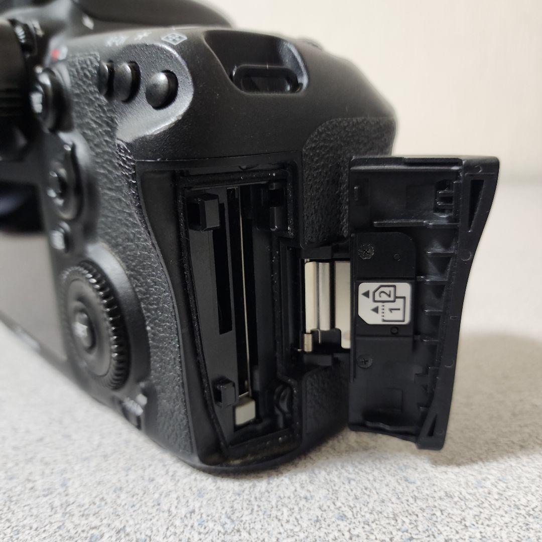 Canon EOS 7D Mark II 本体(おまけ:バッテリーグリップ)