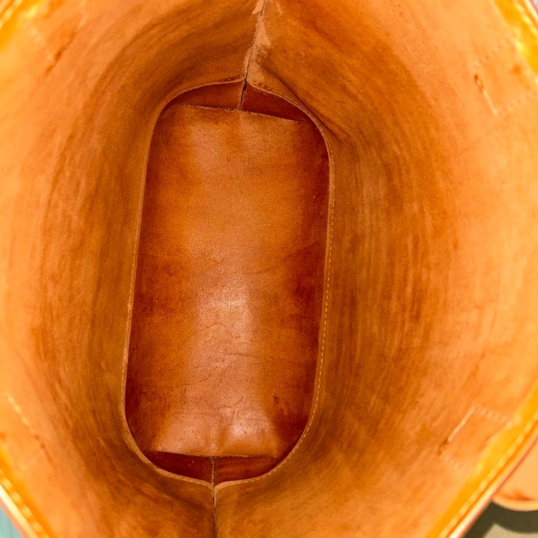 しっかりめの硬さ　素仕上げベジタブルタンニン鞣し革のトートバッグ　エイジング