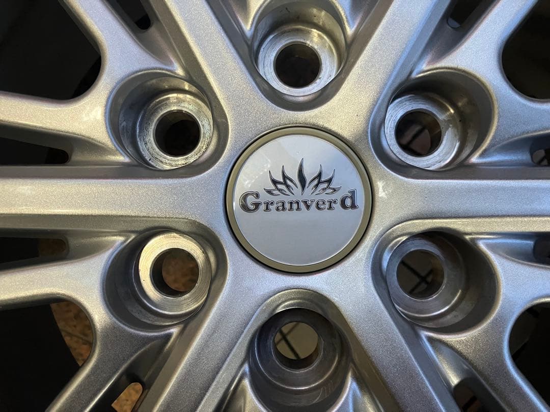 [美品]スタッドレスタイヤホイール4本セット285/60R18