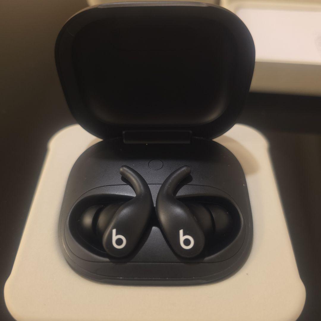 Beats ワイヤレスイヤホン ホワイト・ブラック