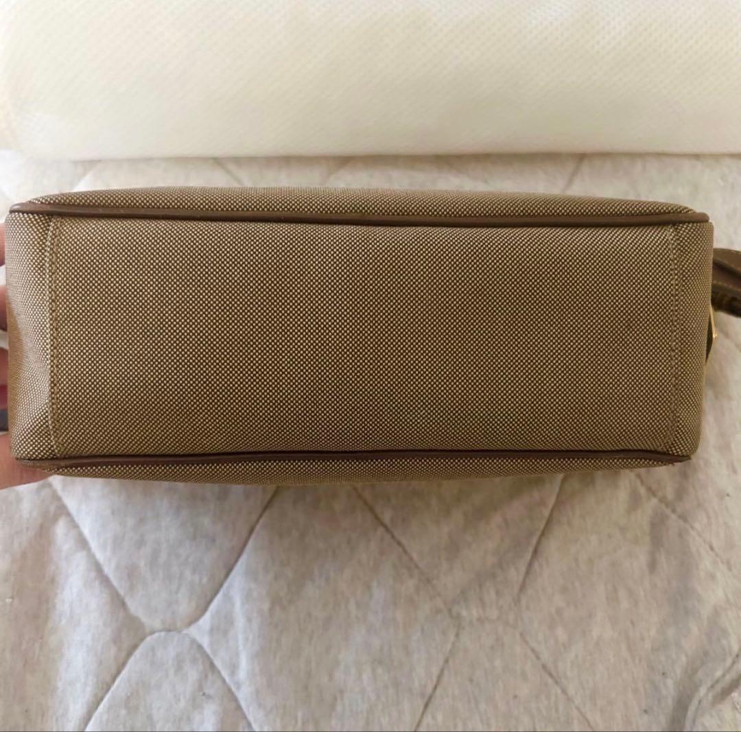 PRADA ベージュショルダーバッグ