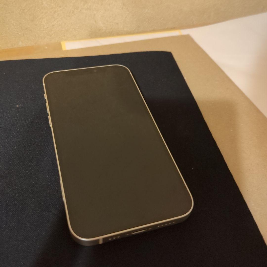 アイフォン12　iPhone12　ホワイト　美品　箱付き　６４ＧＢ　SIMフリー